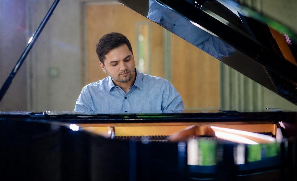 Thaddeus Arndt playing a grand piano